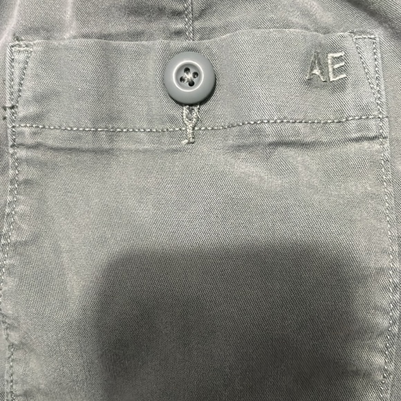 American Eagle Mid-Rise Baggy Wide Leg Women’s Cargo Pant - Picture 4 of 8